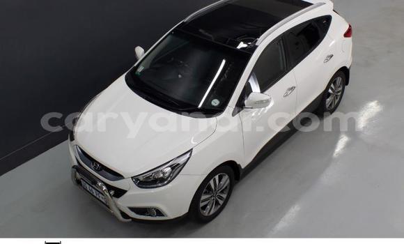 Buy Used Hyundai ix35 White Car in Chingola in Zambia Buy Used Hyundai ix35 White Car in Chingola in Zambia