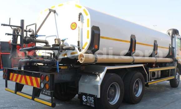 Tenga Tsaru Mercedes–Benz 2628 Chena Rori in Lusaka in Zambia Tenga Tsaru Mercedes–Benz 2628 Chena Rori in Lusaka in Zambia