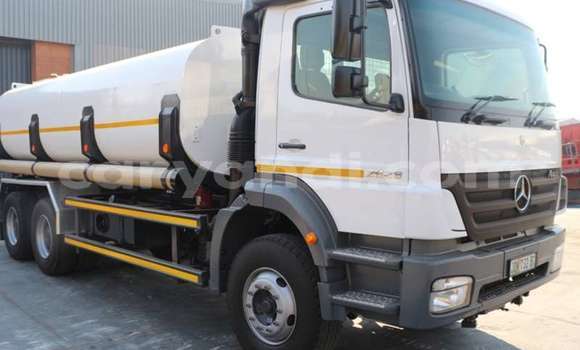 Tenga Tsaru Mercedes–Benz 2628 Chena Rori in Lusaka in Zambia Tenga Tsaru Mercedes–Benz 2628 Chena Rori in Lusaka in Zambia