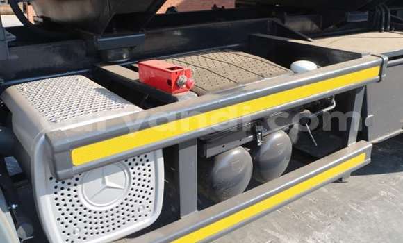 Tenga Tsaru Mercedes–Benz 2628 Chena Rori in Lusaka in Zambia Tenga Tsaru Mercedes–Benz 2628 Chena Rori in Lusaka in Zambia