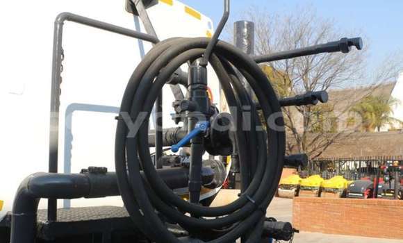 Tenga Tsaru Mercedes–Benz 2628 Chena Rori in Lusaka in Zambia Tenga Tsaru Mercedes–Benz 2628 Chena Rori in Lusaka in Zambia