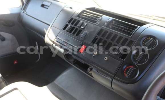 Nunua Ilio tumika Mercedes–Benz 2628 Fedha Lori ndani ya Lusaka nchini Zambia Nunua Ilio tumika Mercedes–Benz 2628 Fedha Lori ndani ya Lusaka nchini Zambia