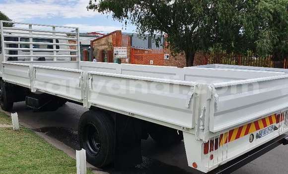 Buy Used Caterpillar 120 White Truck in Lusaka in Zambia Buy Used Caterpillar 120 White Truck in Lusaka in Zambia