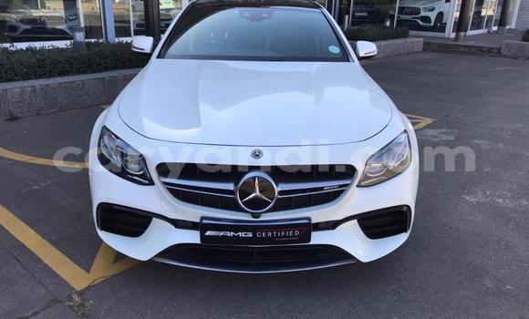 Acheter Occasion Voiture Mercedes‒Benz E-klasse AMG Blanc à Lusaka, Zambie Acheter Occasion Voiture Mercedes‒Benz E-klasse AMG Blanc à Lusaka, Zambie