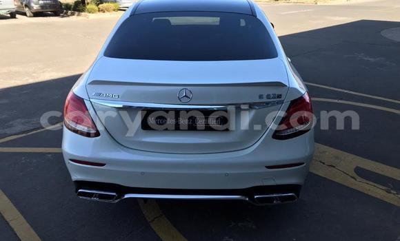 Acheter Occasion Voiture Mercedes‒Benz E-klasse AMG Blanc à Lusaka, Zambie Acheter Occasion Voiture Mercedes‒Benz E-klasse AMG Blanc à Lusaka, Zambie