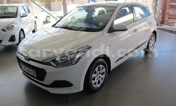 Buy Used Hyundai i20 White Car in Lusaka in Zambia