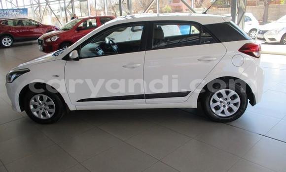 Acheter Occasion Voiture Hyundai i20 Blanc à Lusaka, Zambie Acheter Occasion Voiture Hyundai i20 Blanc à Lusaka, Zambie