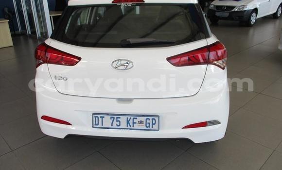 Acheter Occasion Voiture Hyundai i20 Blanc à Lusaka, Zambie Acheter Occasion Voiture Hyundai i20 Blanc à Lusaka, Zambie