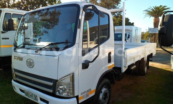 Acheter Occasion Utilitaire Mitsubishi Fuso Blanc à Livingstone, Zambie Acheter Occasion Utilitaire Mitsubishi Fuso Blanc à Livingstone, Zambie