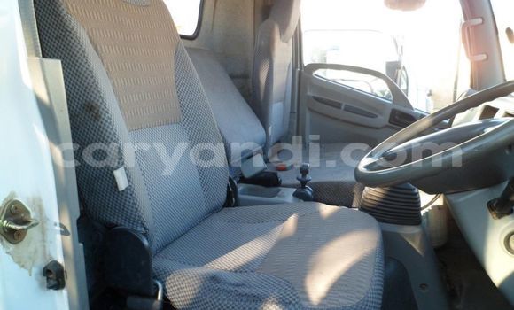 Acheter Occasion Utilitaire Mitsubishi Fuso Blanc à Livingstone, Zambie Acheter Occasion Utilitaire Mitsubishi Fuso Blanc à Livingstone, Zambie