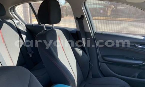 Acheter Occasion Voiture BMW 1–Series Gris à Livingstone, Zambie Acheter Occasion Voiture BMW 1–Series Gris à Livingstone, Zambie