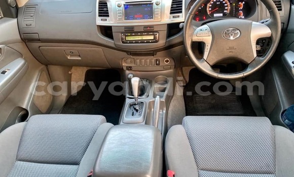 Nunua Ilio tumika Toyota Hilux Nyeupe Gari ndani ya Lusaka nchini Zambia Nunua Ilio tumika Toyota Hilux Nyeupe Gari ndani ya Lusaka nchini Zambia