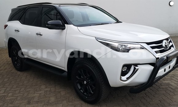 Nunua Ilio tumika Toyota Fortuner Nyeupe Gari ndani ya Livingstone nchini Zambia Nunua Ilio tumika Toyota Fortuner Nyeupe Gari ndani ya Livingstone nchini Zambia