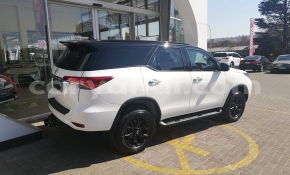 Buy Used Toyota Fortuner White Car in Choma in Southern