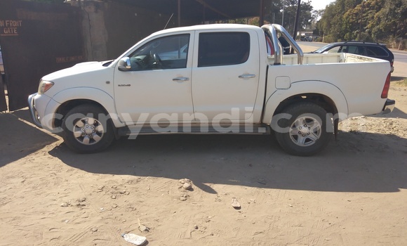Buy Used Toyota Hilux White Car in Livingstone in Zambia Buy Used Toyota Hilux White Car in Livingstone in Zambia