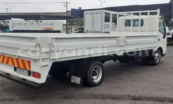 Buy Used Hino 300 Series White Truck in Lusaka in Zambia Buy Used Hino 300 Series White Truck in Lusaka in Zambia
