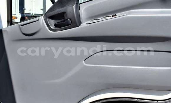 Nunua Ilio tumika Hino 300 Series Nyeupe Lori ndani ya Kitwe nchini Zambia Nunua Ilio tumika Hino 300 Series Nyeupe Lori ndani ya Kitwe nchini Zambia