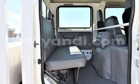 Nunua Ilio tumika Hino 300 Series Nyeupe Lori ndani ya Kitwe nchini Zambia Nunua Ilio tumika Hino 300 Series Nyeupe Lori ndani ya Kitwe nchini Zambia