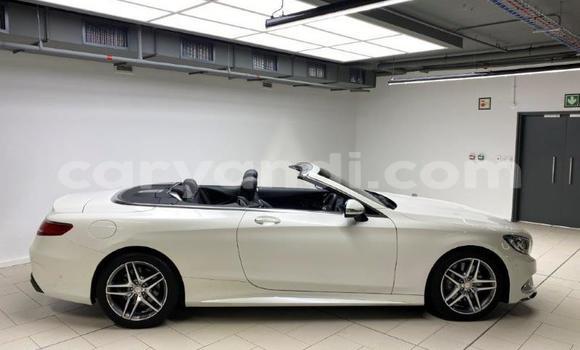 Tenga Tsaru Mercedes‒Benz S–Class Sirivha Mota in Kitwe in Zambia Tenga Tsaru Mercedes‒Benz S–Class Sirivha Mota in Kitwe in Zambia