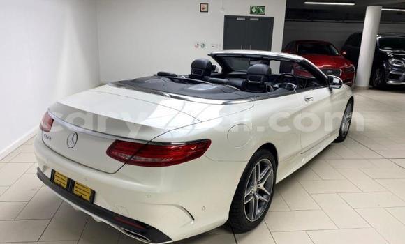 Tenga Tsaru Mercedes‒Benz S–Class Sirivha Mota in Kitwe in Zambia Tenga Tsaru Mercedes‒Benz S–Class Sirivha Mota in Kitwe in Zambia