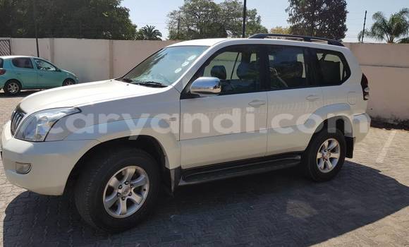 Acheter Occasion Voiture Toyota Prado Blanc à Lusaka, Zambie Acheter Occasion Voiture Toyota Prado Blanc à Lusaka, Zambie