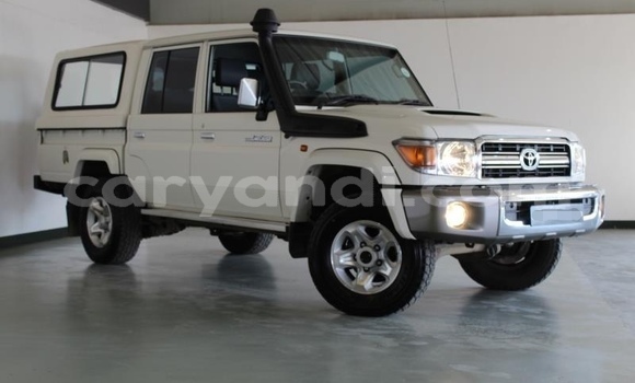 Buy Used Toyota Land Cruiser White Car in Katete in Eastern