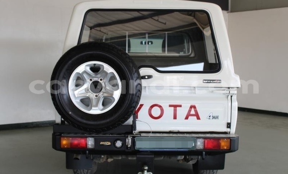 Buy Used Toyota Land Cruiser White Car in Katete in Eastern Buy Used Toyota Land Cruiser White Car in Katete in Eastern