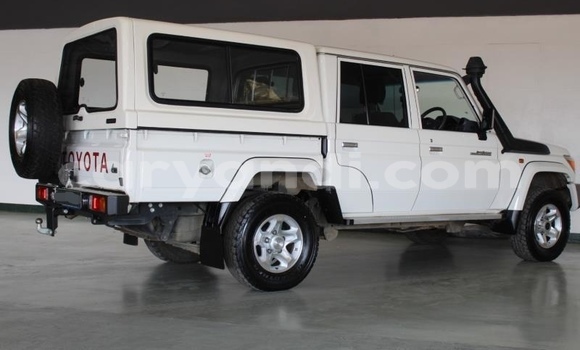 Buy Used Toyota Land Cruiser White Car in Katete in Eastern Buy Used Toyota Land Cruiser White Car in Katete in Eastern