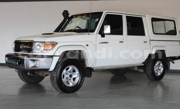 Buy Used Toyota Land Cruiser White Car in Katete in Eastern Buy Used Toyota Land Cruiser White Car in Katete in Eastern