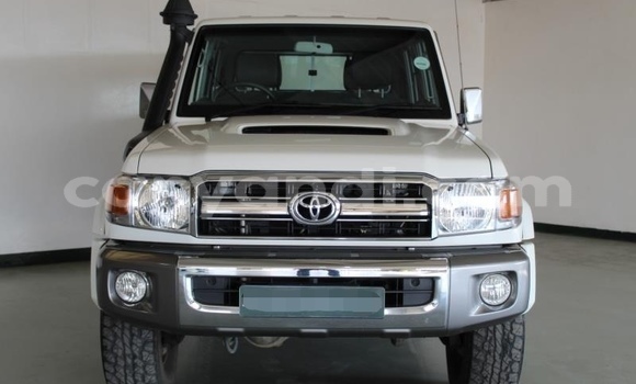 Buy Used Toyota Land Cruiser White Car in Katete in Eastern Buy Used Toyota Land Cruiser White Car in Katete in Eastern