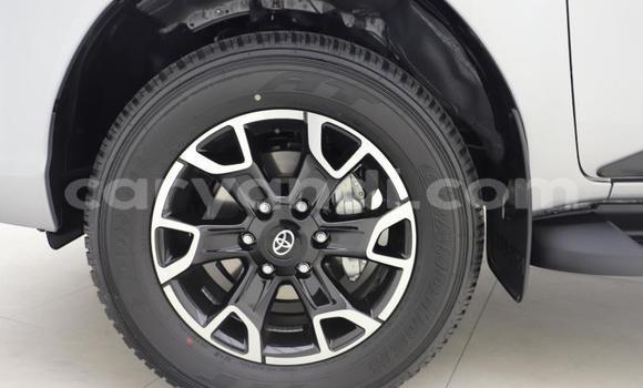 Acheter Occasion Voiture Toyota Hilux Gris à Livingstone, Zambie Acheter Occasion Voiture Toyota Hilux Gris à Livingstone, Zambie