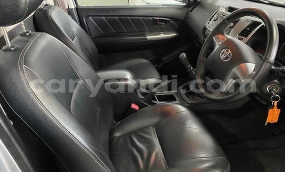 Acheter Occasion Voiture Toyota Hilux Gris à Kitwe, Zambie Acheter Occasion Voiture Toyota Hilux Gris à Kitwe, Zambie