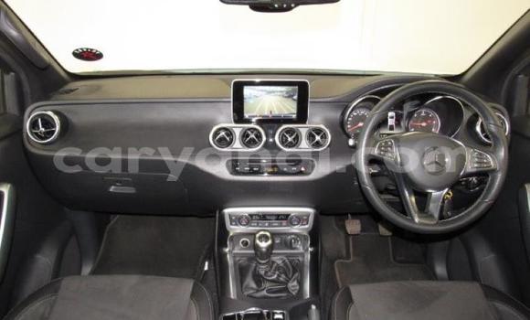 Tenga Tsaru Mercedes‒Benz X-klasse Concept Chena Mota in Kitwe in Zambia Tenga Tsaru Mercedes‒Benz X-klasse Concept Chena Mota in Kitwe in Zambia