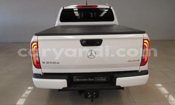 Tenga Tsaru Mercedes‒Benz X-klasse Concept Chena Mota in Kitwe in Zambia Tenga Tsaru Mercedes‒Benz X-klasse Concept Chena Mota in Kitwe in Zambia