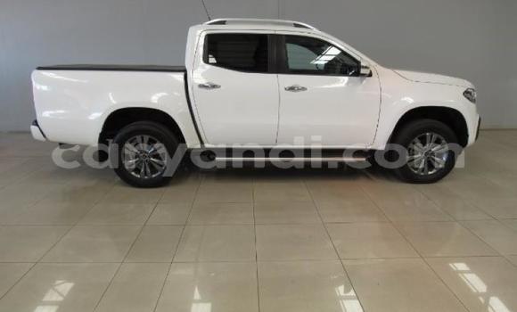 Tenga Tsaru Mercedes‒Benz X-klasse Concept Chena Mota in Kitwe in Zambia Tenga Tsaru Mercedes‒Benz X-klasse Concept Chena Mota in Kitwe in Zambia