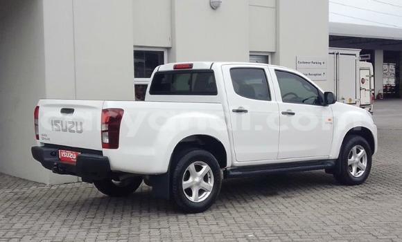 Acheter Occasion Voiture Isuzu D–MAX Blanc à Kitwe, Zambie Acheter Occasion Voiture Isuzu D–MAX Blanc à Kitwe, Zambie