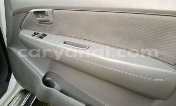 Acheter Occasion Voiture Toyota Hilux Blanc à Livingstone, Zambie Acheter Occasion Voiture Toyota Hilux Blanc à Livingstone, Zambie