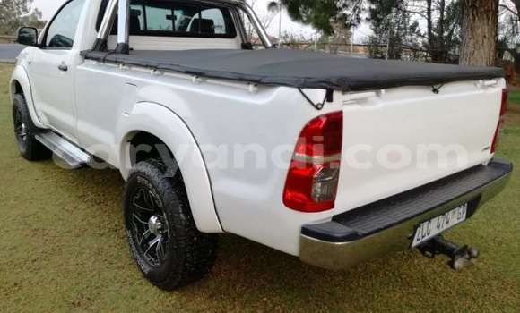 Acheter Occasion Voiture Toyota Hilux Blanc à Livingstone, Zambie Acheter Occasion Voiture Toyota Hilux Blanc à Livingstone, Zambie
