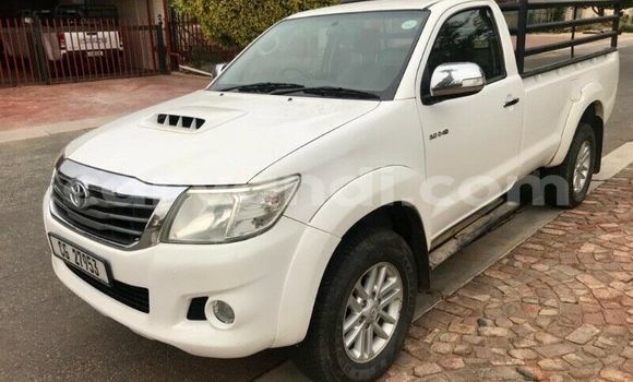 Nunua Ilio tumika Toyota Hilux Nyeupe Gari ndani ya Lusaka nchini Zambia Nunua Ilio tumika Toyota Hilux Nyeupe Gari ndani ya Lusaka nchini Zambia