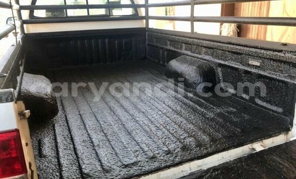 Nunua Ilio tumika Toyota Hilux Nyeupe Gari ndani ya Lusaka nchini Zambia Nunua Ilio tumika Toyota Hilux Nyeupe Gari ndani ya Lusaka nchini Zambia