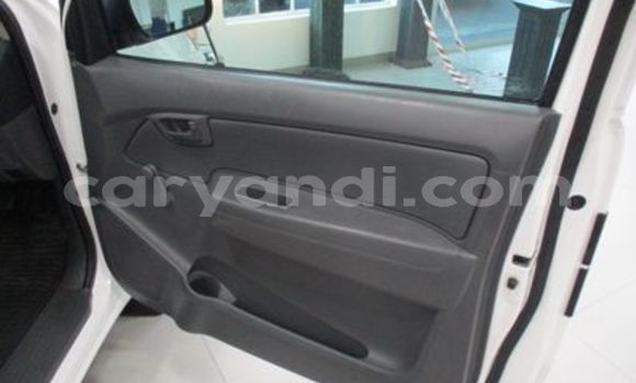 Acheter Occasion Voiture Toyota Hilux Blanc à Lusaka, Zambie Acheter Occasion Voiture Toyota Hilux Blanc à Lusaka, Zambie