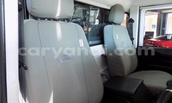 Acheter Occasion Voiture Land Rover Defender Blanc à Livingstone, Zambie Acheter Occasion Voiture Land Rover Defender Blanc à Livingstone, Zambie