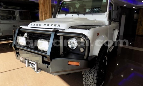 Acheter Occasion Voiture Land Rover Defender Blanc à Livingstone, Zambie Acheter Occasion Voiture Land Rover Defender Blanc à Livingstone, Zambie