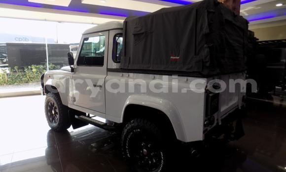 Acheter Occasion Voiture Land Rover Defender Blanc à Livingstone, Zambie Acheter Occasion Voiture Land Rover Defender Blanc à Livingstone, Zambie