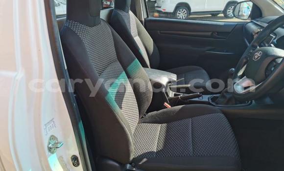 Nunua Ilio tumika Toyota Hilux Nyekundu Gari ndani ya Ndola nchini Zambia Nunua Ilio tumika Toyota Hilux Nyekundu Gari ndani ya Ndola nchini Zambia