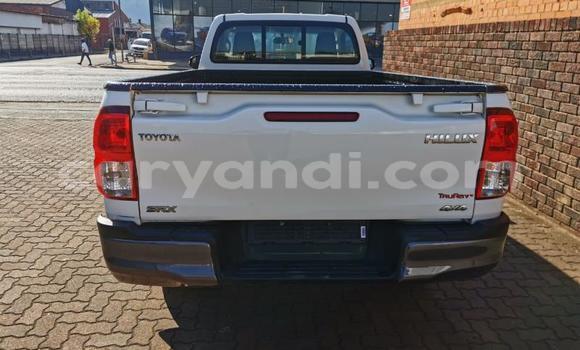 Nunua Ilio tumika Toyota Hilux Nyekundu Gari ndani ya Ndola nchini Zambia Nunua Ilio tumika Toyota Hilux Nyekundu Gari ndani ya Ndola nchini Zambia