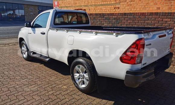 Nunua Ilio tumika Toyota Hilux Nyekundu Gari ndani ya Ndola nchini Zambia Nunua Ilio tumika Toyota Hilux Nyekundu Gari ndani ya Ndola nchini Zambia