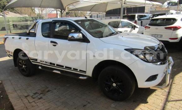 Acheter Occasion Voiture Mazda BT-50 Blanc à Ndola, Zambie