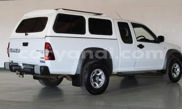 Acheter Occasion Voiture Isuzu KB Blanc à Kitwe, Zambie Acheter Occasion Voiture Isuzu KB Blanc à Kitwe, Zambie