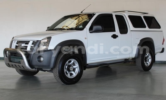 Acheter Occasion Voiture Isuzu KB Blanc à Kitwe, Zambie Acheter Occasion Voiture Isuzu KB Blanc à Kitwe, Zambie